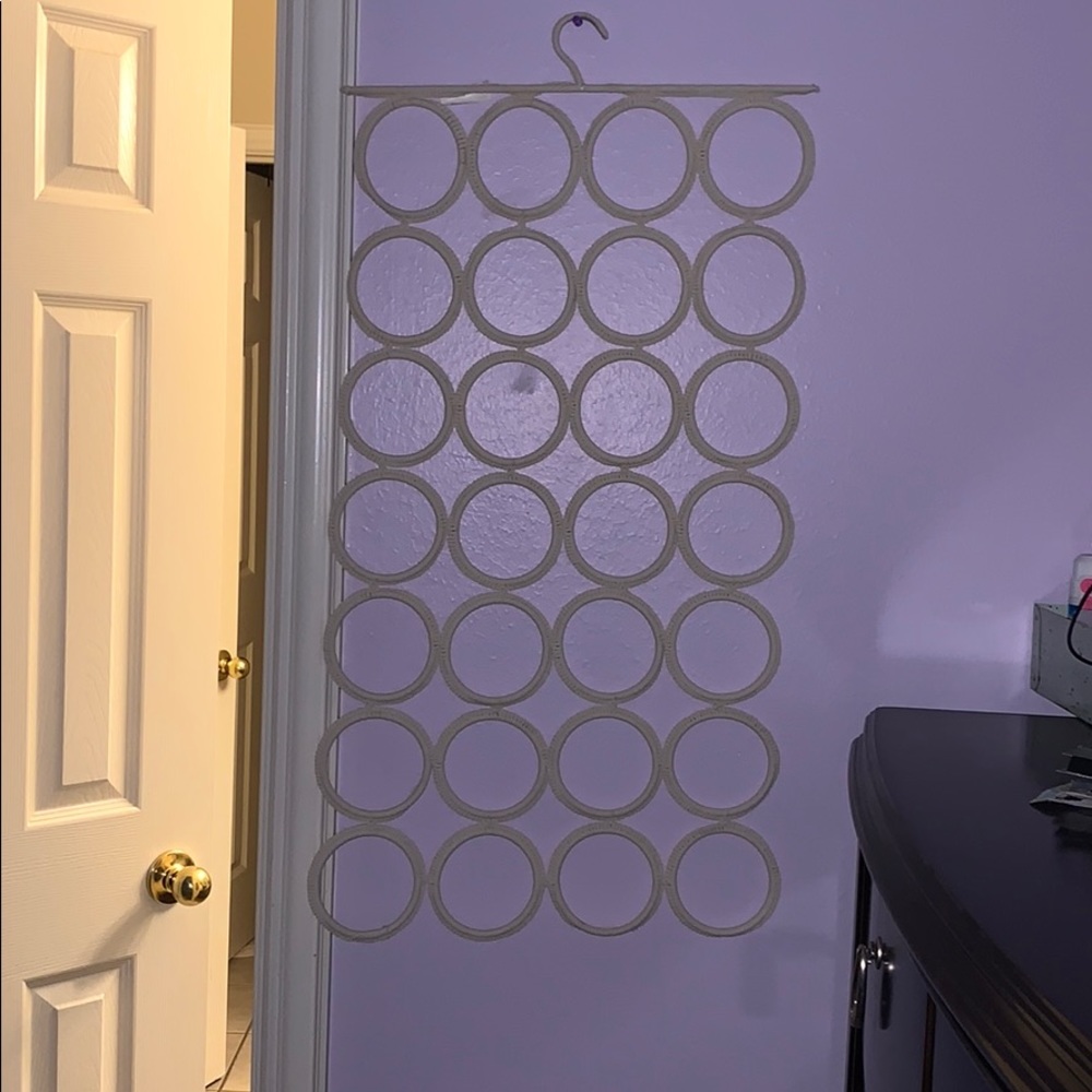 Scarf hanger